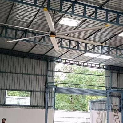 قیمت خوب 5.0m 16FT مقناطیس دائمی موتور هم زمان غول انبار فن سقف سلیور خاکستری ODM پشتیبانی سفارشی آنلاین