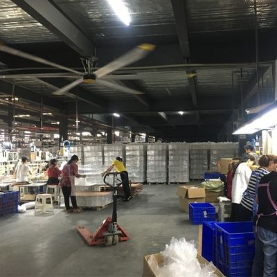 قیمت خوب 18FT فن سقف آلومینیوم کم سر و صدا برای تهویه مطبوع تجاری در مزرعه حیوانات گاو آنلاین